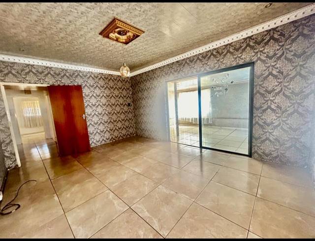 3 BEDROOM HOUSE FOR SALE IN VANDERBIJLPARK CW 2